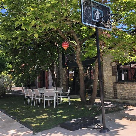 Bed and Breakfast Le Rouge & Blanc Saint-Maurice-le-Vieil Esterno foto
