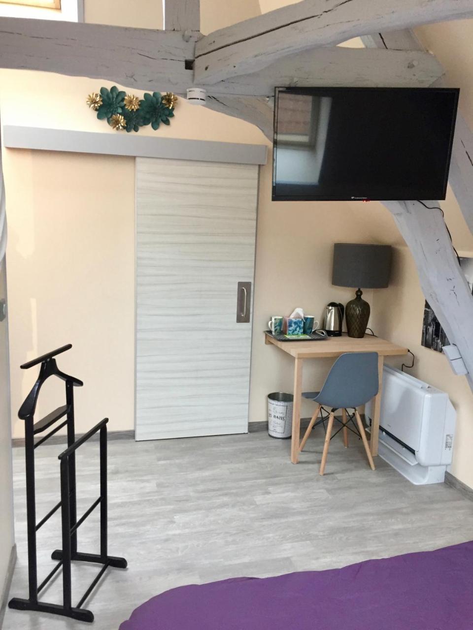 Bed and Breakfast Le Rouge & Blanc Saint-Maurice-le-Vieil Esterno foto