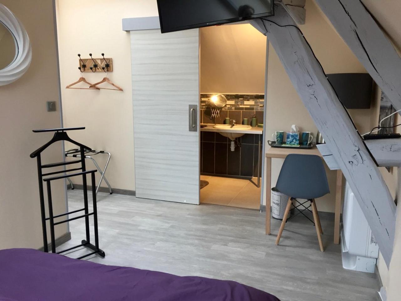 Bed and Breakfast Le Rouge & Blanc Saint-Maurice-le-Vieil Esterno foto